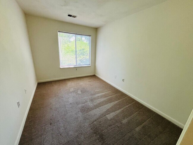 Building Photo - 1210 University Terrace