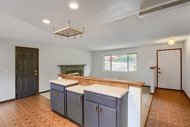 Building Photo - 1707 SW Binford Lake Pkwy