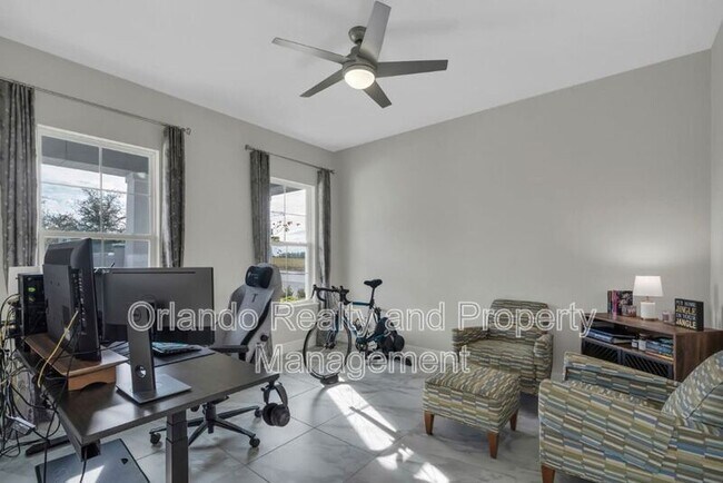 Building Photo - 15155 Mayberry Dr