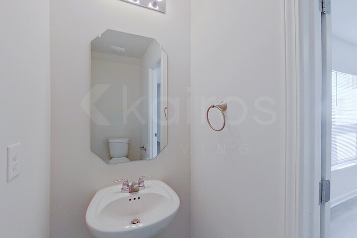 Building Photo - 137 Shamrock Dr SW