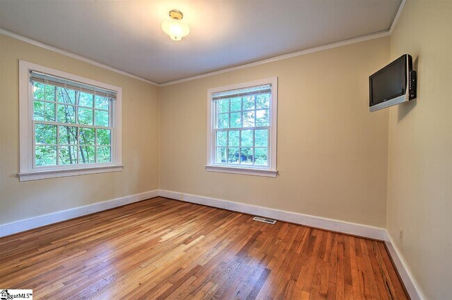 Building Photo - 10 Buist Ave