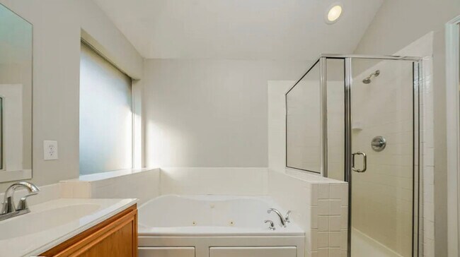 Building Photo - 1724 Green Terrace Dr