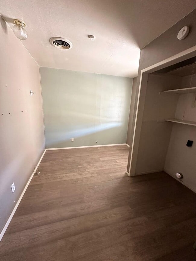 Building Photo - 3 Bed 2 Bath Ready to Rent!