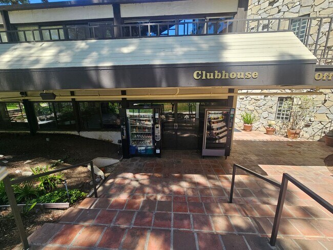 Building Photo - 8650 Gulana Ave
