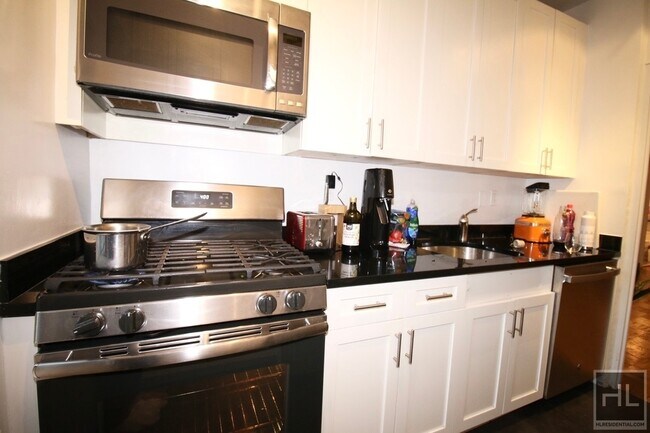 Building Photo - East 64th Street