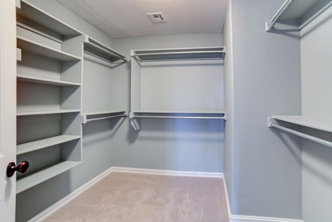 Building Photo - 4 Bed / 3 Bath in Jenks!