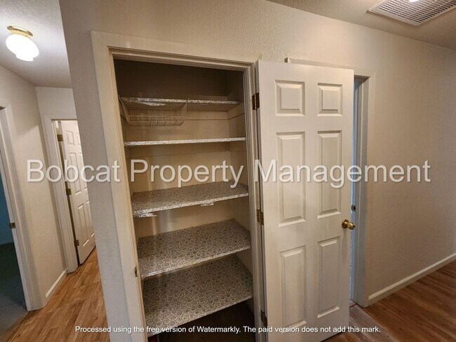 Building Photo - 1740 Cedarwood Dr