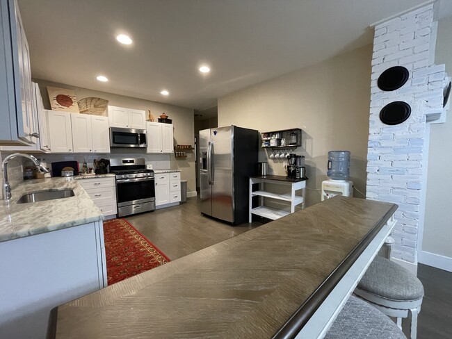 Another view of the kitchen with the coffee bar. - 422 S Olive St