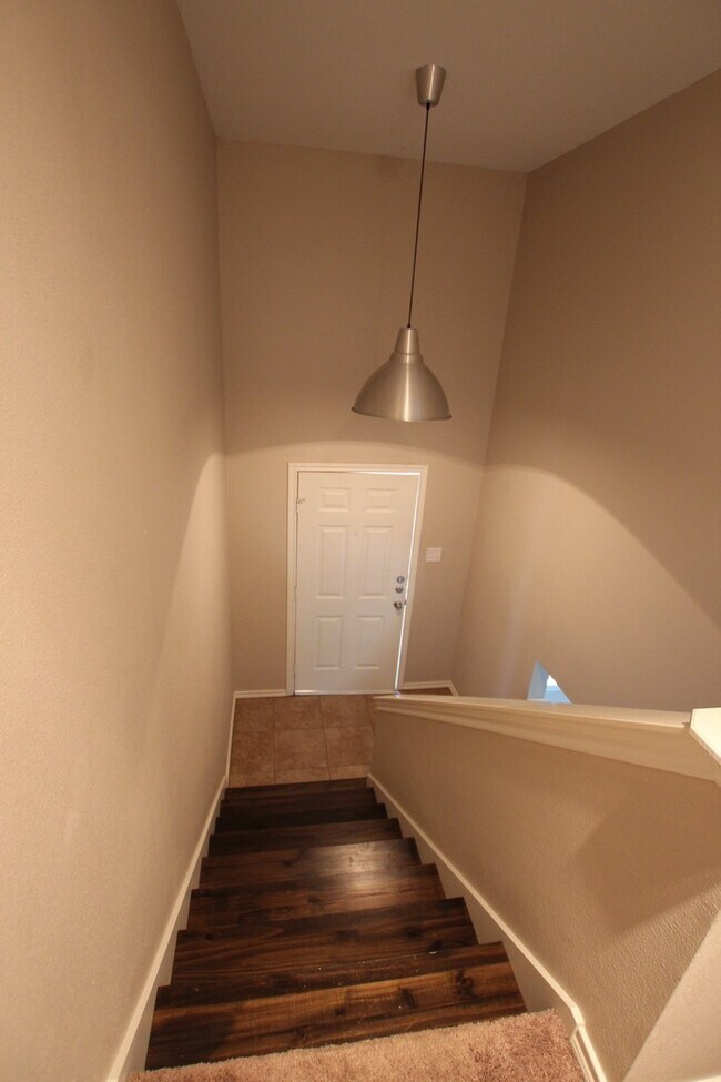Building Photo - Coming Soon: 2 Bedroom Duplex for Rent in ...