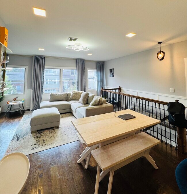 Building Photo - 114 Bleecker St