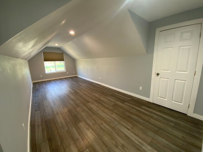 Building Photo - Newly Remodeled Tacoma Gem - Big and Spaci...