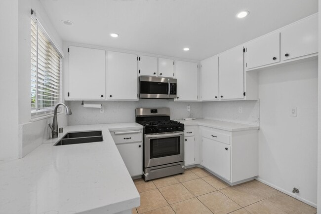 Building Photo - 263 Greenbriar Ct
