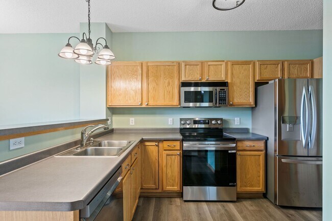 Building Photo - Freshly Remodeled 3bd 3ba Townhome for Rent in Club West, Blaine – Pond View!