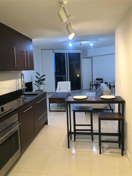 Building Photo - 475 Brickell Ave