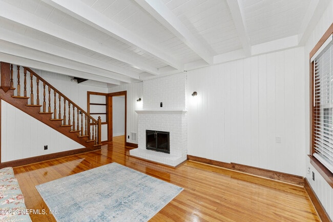 Building Photo - 1058 Beach Ave