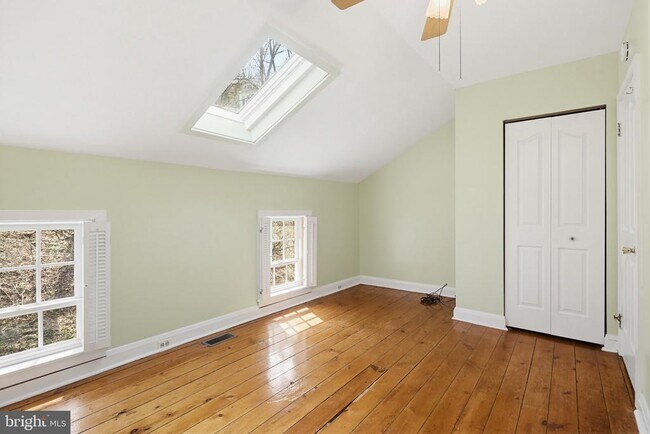 Building Photo - 947 Oella Ave