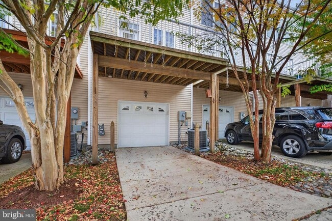 Building Photo - 25065 Riding Center Dr