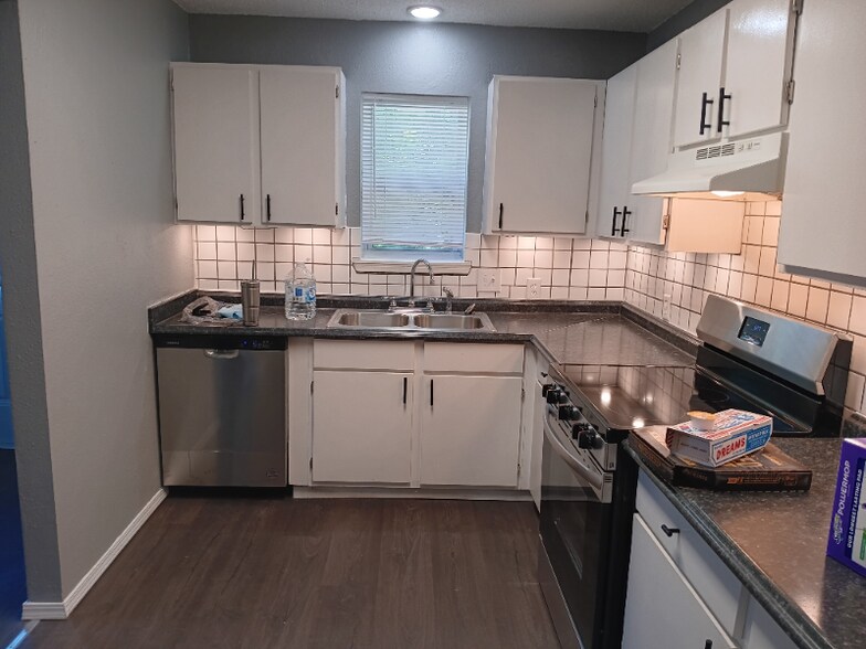 Building Photo - 1601 N Hills Blvd