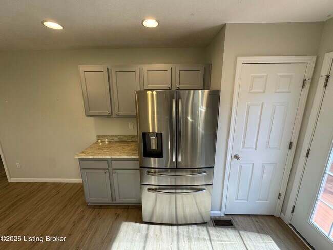 Building Photo - 25 Mandan Ct
