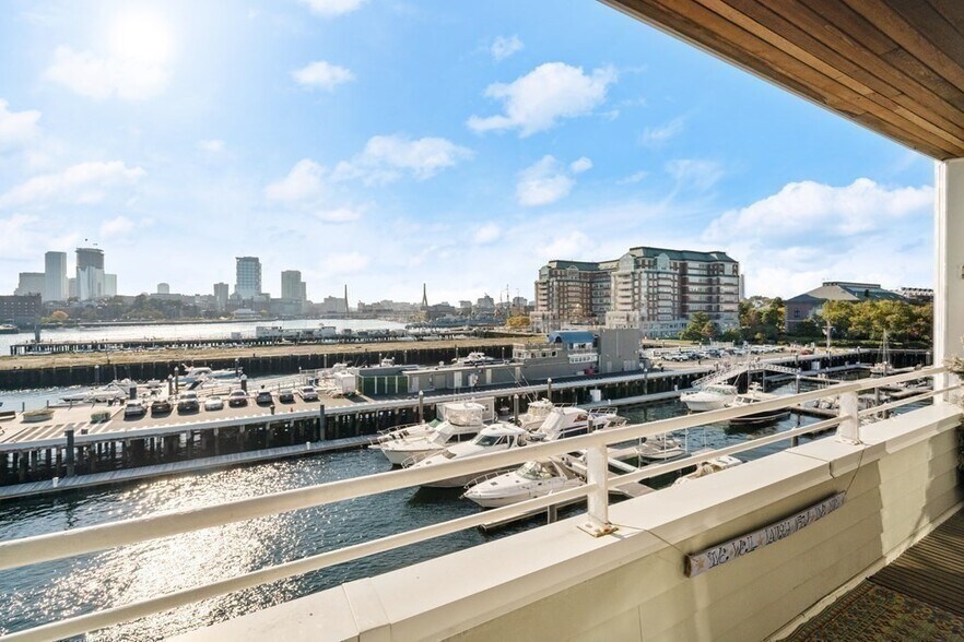 Building Photo - 3 Pier 7