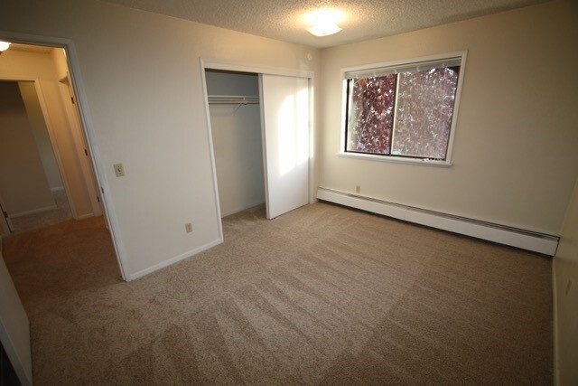 Building Photo - Top Floor 2 Bedroom Condo!