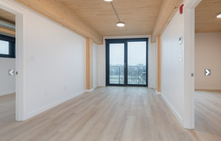 Building Photo - 1 E Lenox St