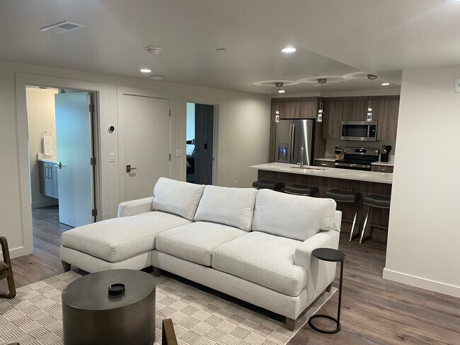 Primary Photo - 4554 N Forestdale Dr