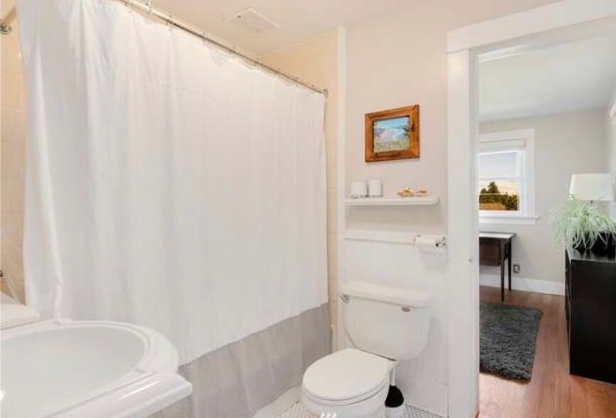 Building Photo - 919 N Lawrence St