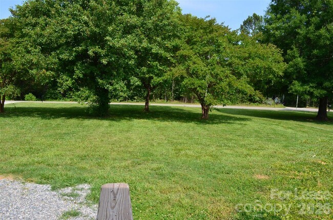 Building Photo - 7167 Long Island Rd