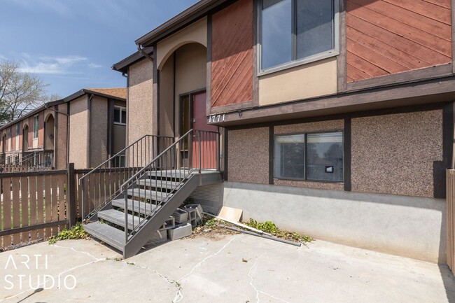 Building Photo - Fully Renovated 4-Bedroom Townhome in Prim...