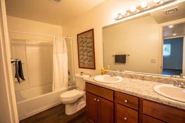 Building Photo - 1720 E Hermosa Dr