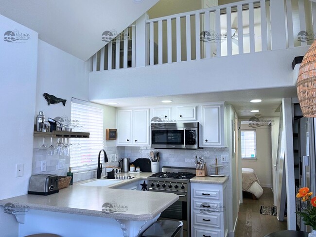 Building Photo - Steps to the sand in Encinitas, your two b...