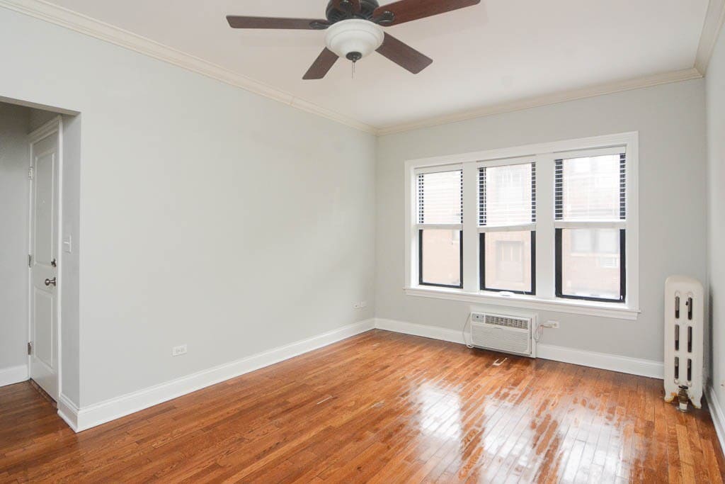 Building Photo - 722 W Addison St