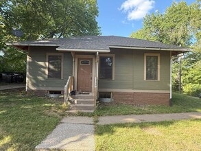 Building Photo - 1316 Kuehl St