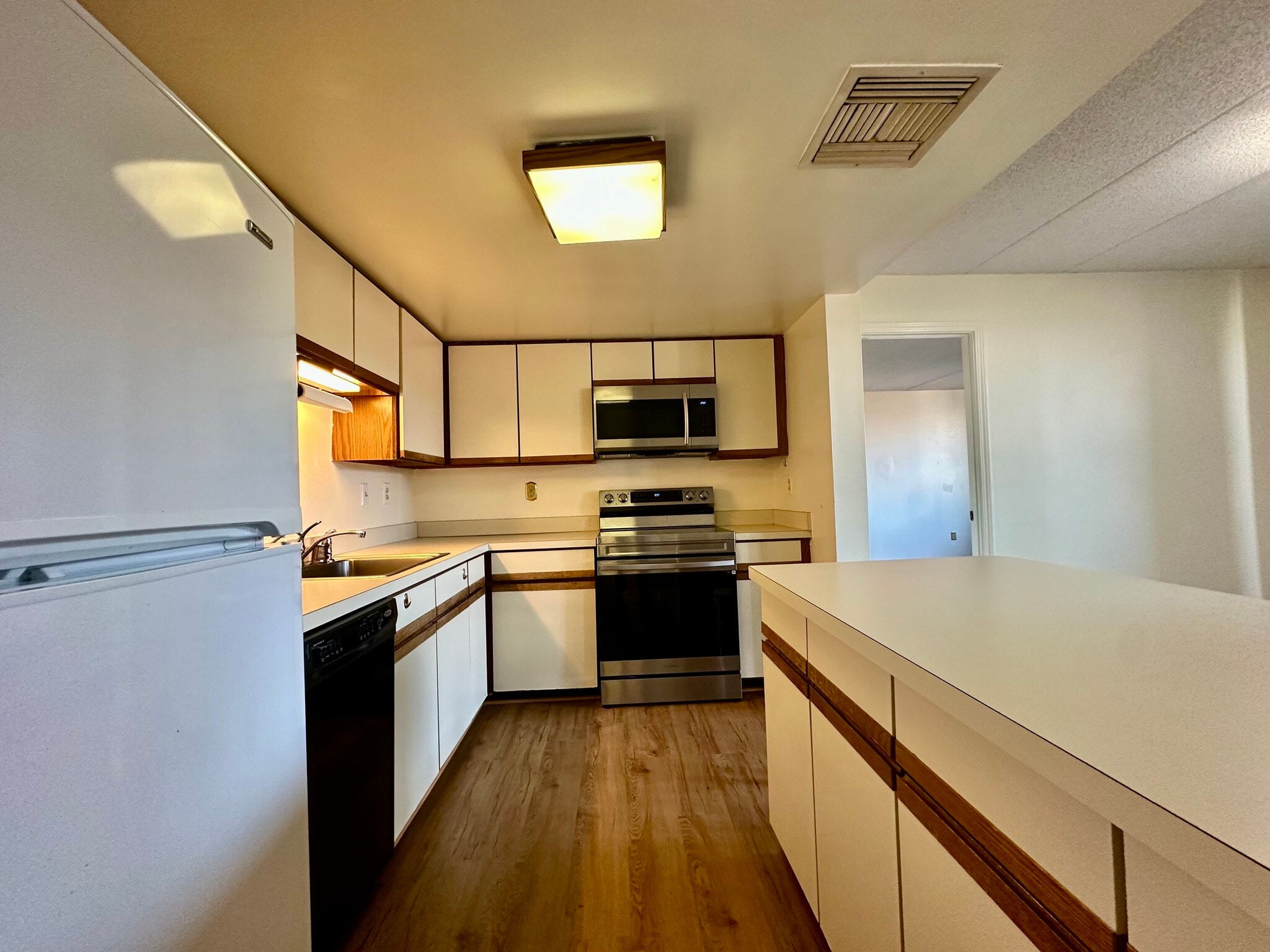 Building Photo - 85 Brainerd Rd