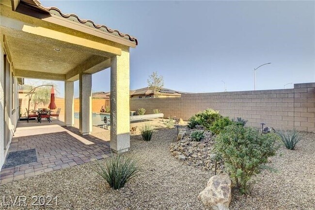 Building Photo - 1062 N Water St