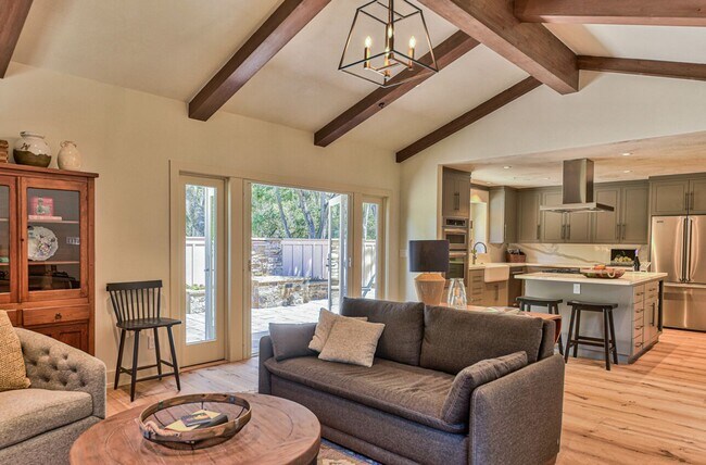Building Photo - Luxury Living in Corral de Tierra!