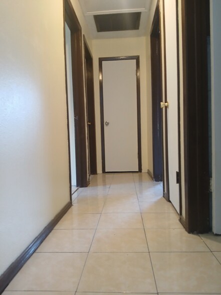 Building Photo - 2623 Dahlgreen Ave