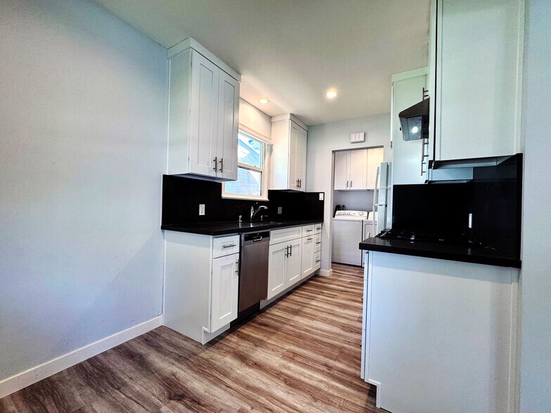 Building Photo - 5242 Comercio Ave