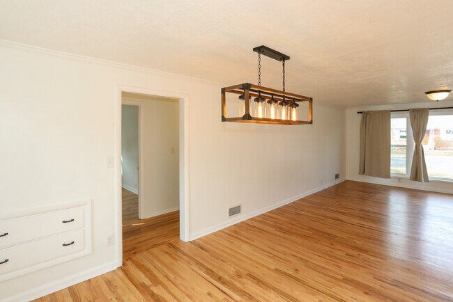 Building Photo - 1482 E 3045 S