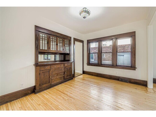 Building Photo - 1683 Minnehaha Ave E