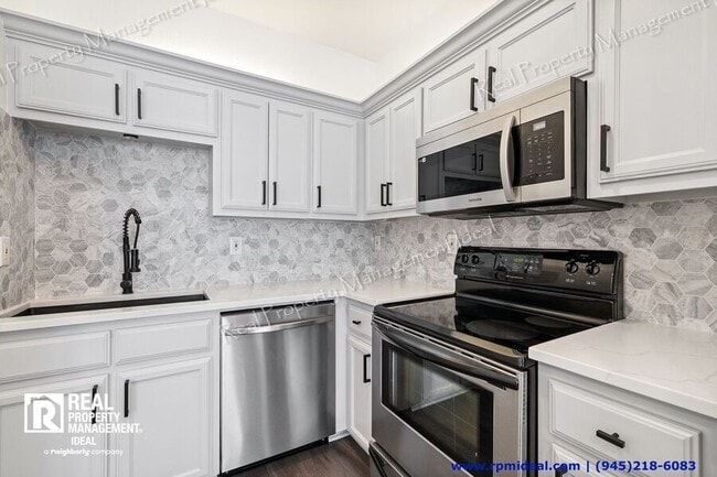 Building Photo - 4104 N Hall St