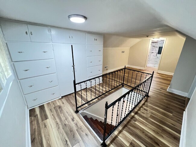 Building Photo - 15 Mann Ct