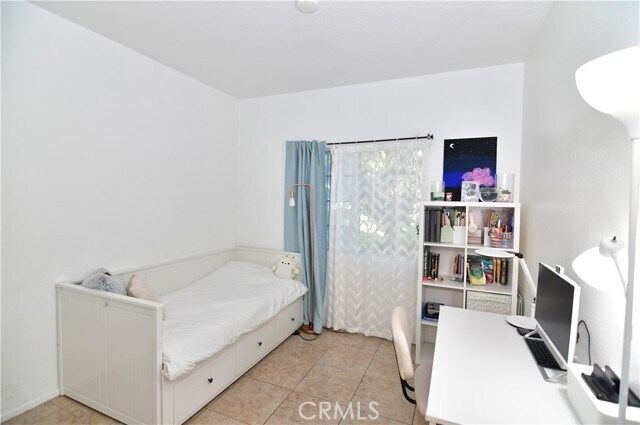 Building Photo - 5 Gaviota