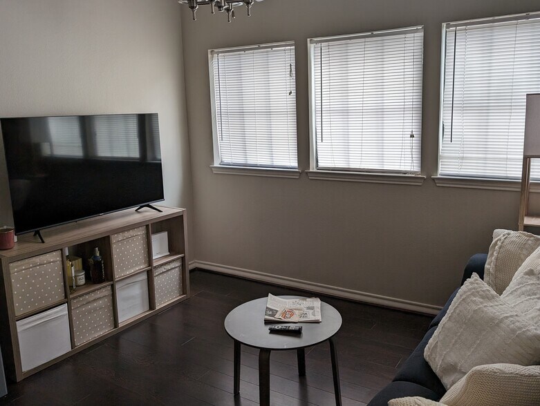Building Photo - 3001 Cedar