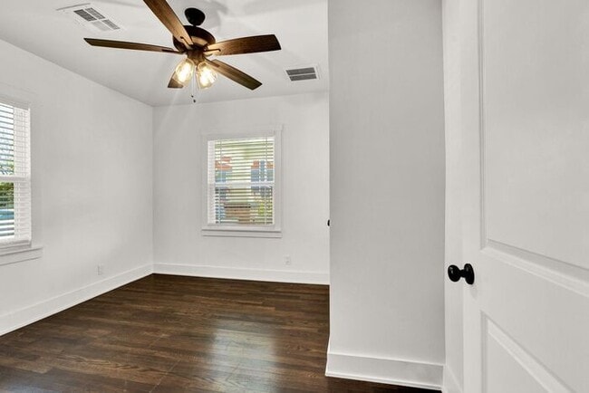Building Photo - Move In Special! Lawn Care and Water Included! 3/1 Near TU!