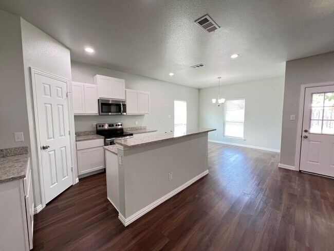 Building Photo - Lovely home for rent in Ennis, TX!