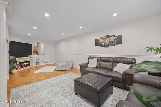 Building Photo - 10 Kinglet Ave