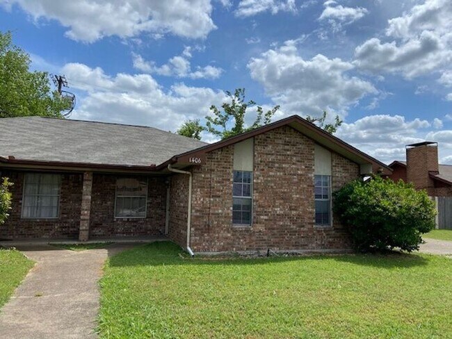 Building Photo - Two bedroom duplex for rent in Irving !