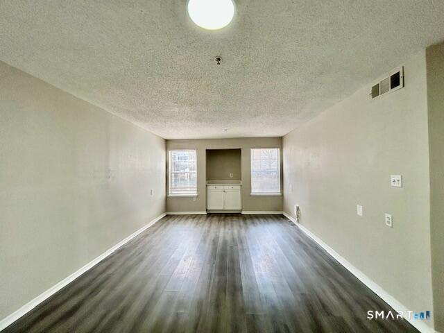 Building Photo - 97 Glenbrook Rd